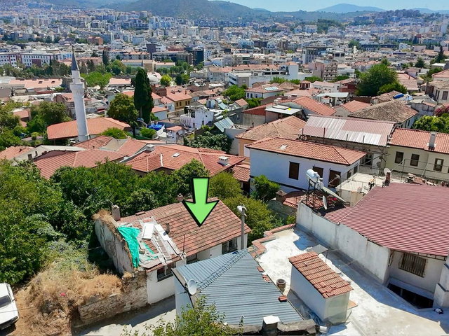 KUŞADASI LİMANINA 400 MT MESAFEDE EV VE ARSA!