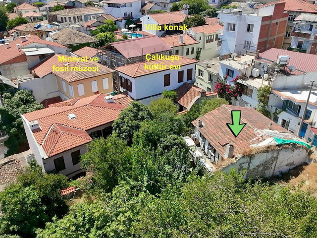 KUŞADASI LİMANINA 400 MT MESAFEDE EV VE ARSA!