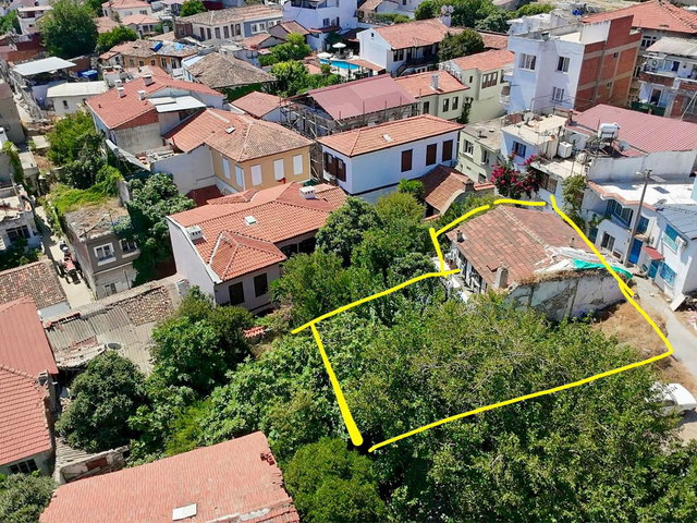 KUŞADASI LİMANINA 400 MT MESAFEDE EV VE ARSA!