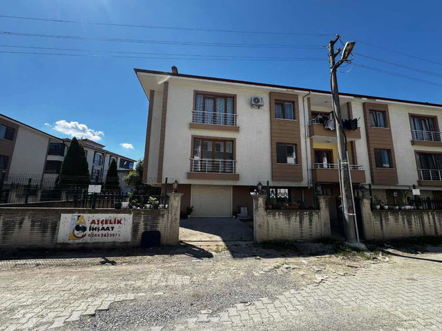 YENI STAD YAKININDA FERAH VE BAKIMLI 3+1 KÖŞE DAIRE!