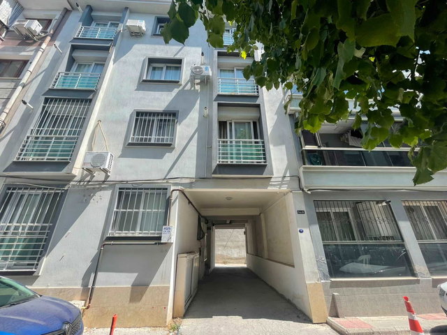 50 İZMIR BUCA SEYFI DEMIRSOY HASTANESI YAKINI EŞYALI KIRALIK 1+1 DAIRE