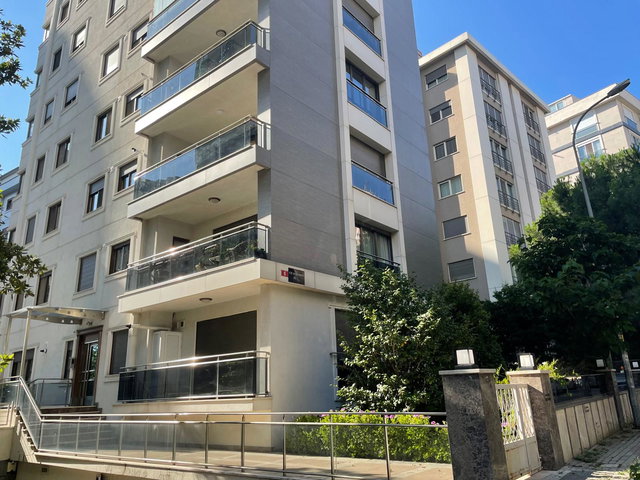 BAĞDAT CADDESİNE VE TOPLU TAŞIMAYA, ÇEVRE YOLUNA YAKIN EŞYALI KİRALIK DAİRE