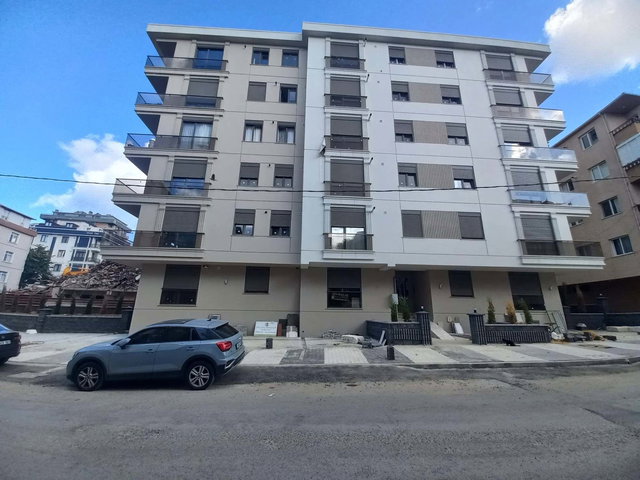 MALTEPE BAĞLARBAŞINDA SIFIR BINADA ARA KAT 3+1 BALKONLU 100M2 !