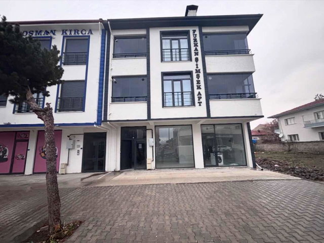 REMAX DEM'DEN CUMHURİYET MAHALLESİ ANA CADDEDE SATILIK 1+1 DAİRE