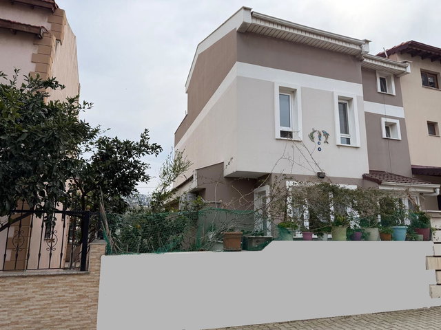 REMAX SMYRNA' DAN GÜZELBAHÇE' DE PLAJA 150 M. MÜSTAKİL TRİPLEKS