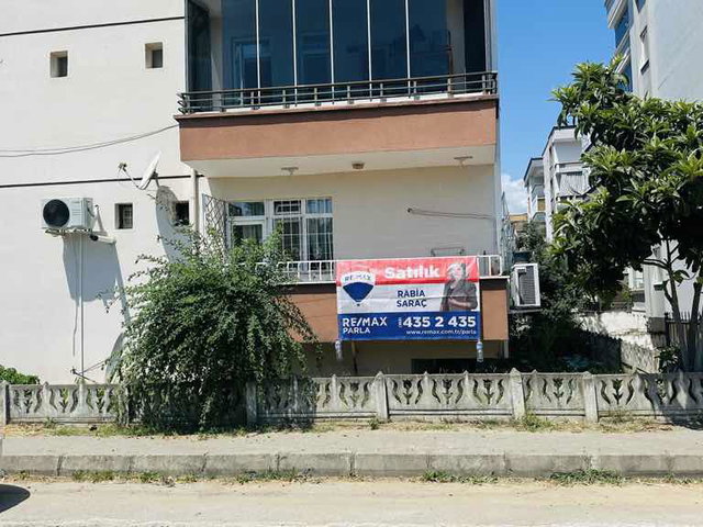 REMAX RABİA SARAÇ SATILIK 2+1 MERKEZİ KONUMDA