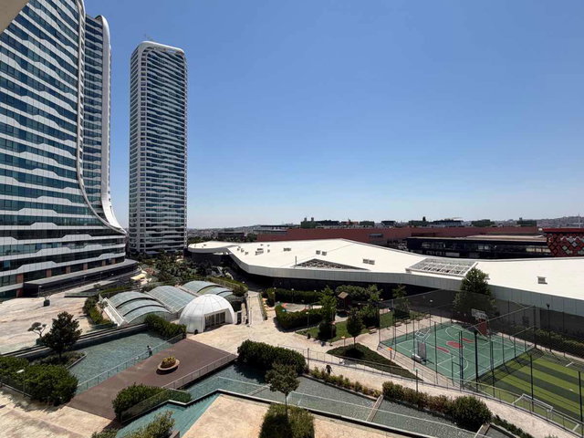 RE/MAX GÖKÇEM MEHMET AGHÖBÜR DEN İCONOVA`DA SATILIK 5+1 DAİRE