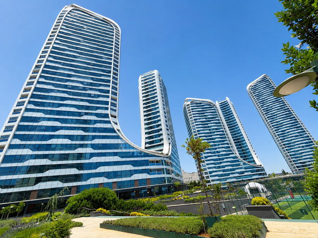 RE/MAX GÖKÇEM MEHMET AGHÖBÜR DEN İCONOVA`DA SATILIK 4+1 DAİRE