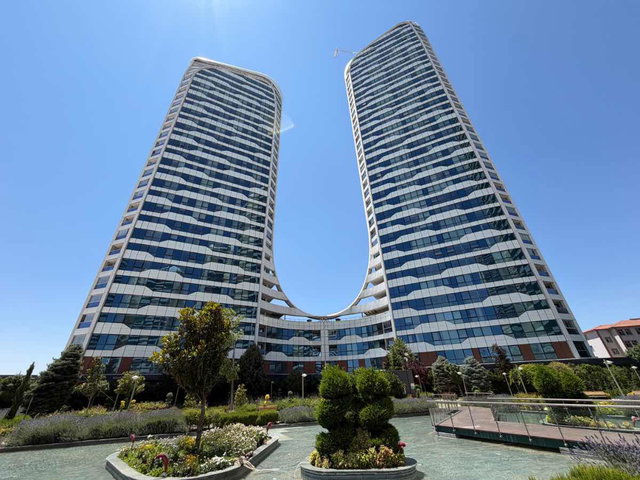 RE/MAX GÖKÇEM MEHMET AGHÖBÜR DEN İCONOVA`DA SATILIK 4+1 DAİRE
