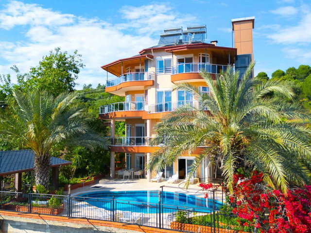 CEBELİ'NİN ZİRVESİNDE TAM DONANIMLI PANORAMİK LÜKS MALİKANE
