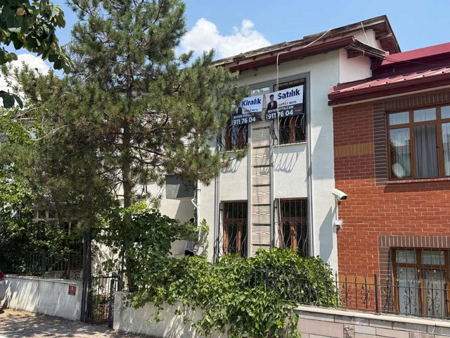 UĞUR MUMCU’DA 3+2 BOŞ SATILIK MÜSTAKİL EV