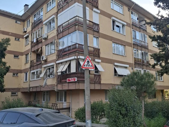 KORDONBOYU SAHİLDE SİTE İÇİ ARSA PAYI YÜKSEK SATILIK 2+1 DAİRE