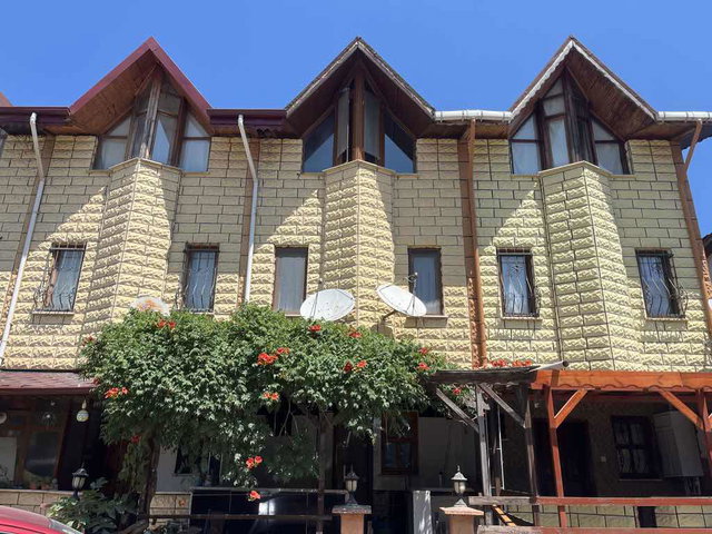 KARASU’DA 4+1, 3 KATLI, KAT MÜLKİYETLİ TAPULU SATILIK VİLLA | 165 M²