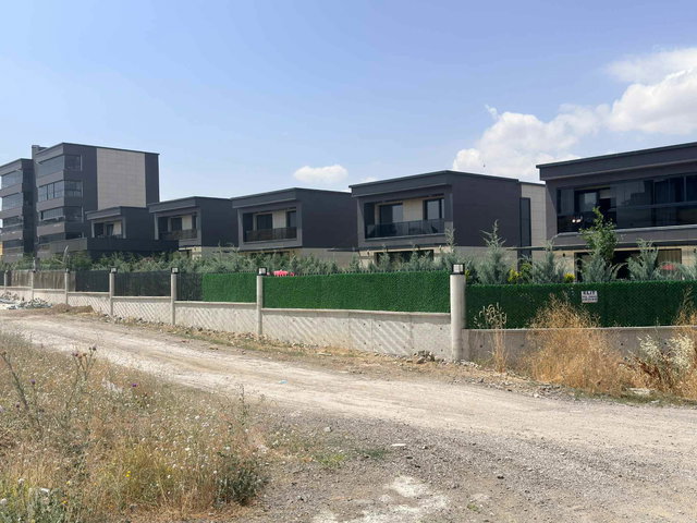 BAĞLICA'DA SİTE İÇERİSİNDE SIFIR İSKANLI 4+1 TRİPLEKS VİLLALAR