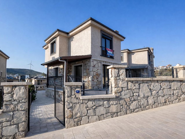 REMAX YELKEN'DEN SIĞACIK'TA TEK MÜSTAKİL SATILIK TAŞ VİLLA