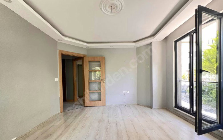 SULTANBEYLİ SİTE İÇİNDE GÜVENLİKLİ 2+1 KAPALI MUTFAK KİRALIK