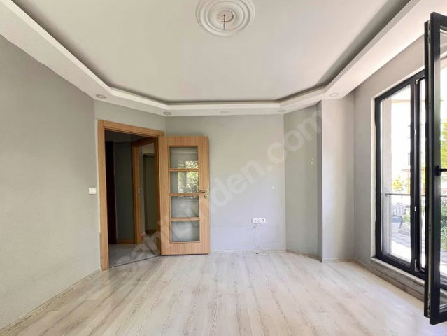 SULTANBEYLİ SİTE İÇİNDE GÜVENLİKLİ 2+1 KAPALI MUTFAK KİRALIK