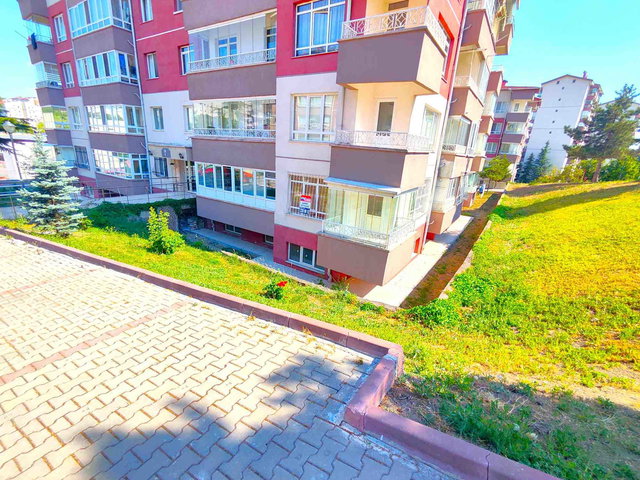 METRO DURAĞININ HEMEN YANINDA KİRALIK GENİŞ 2+1 DAİRE