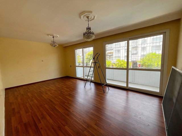 REMAX TOROS'TAN GÜVENEVLER’DE MERKEZİ KONUMDA GENİŞ KİRALIK 2+1