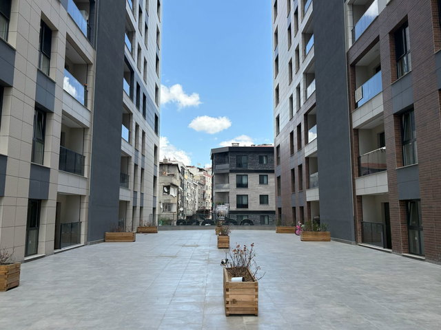 MEGA GARDEN PARK SITESI'NDE KIRACILI 2+1 SATILIK DAIRE