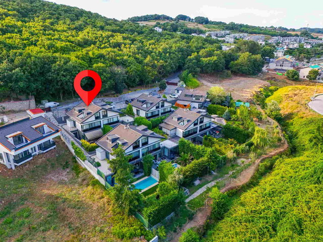 USKUMRUKÖY-ZEKERİYAKÖY HATTINDA, KORU İÇİNDE SATILIK VİLLA