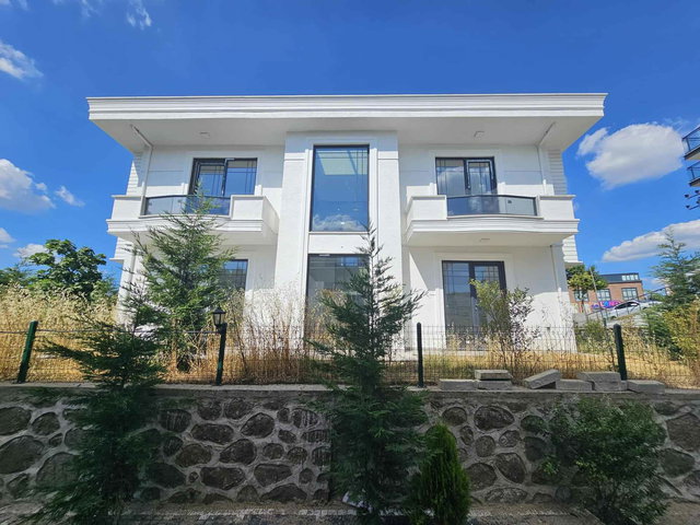 BAŞISKELE SEYMEN MAH SITE İÇI 4+1 SATILIK VILLA