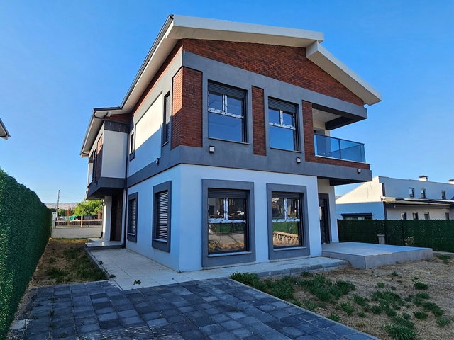 REMAX MOD'DAN SIFIR MÜSTAKİL BAHÇELİ İSKANLI 5+1 VİLLA