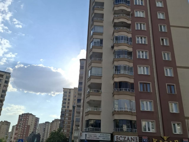 MELİKGAZİ KÖŞK MAHALLESİNDE GENİŞ LÜKS FERAH 4,5+1  SATILIK DAİRE