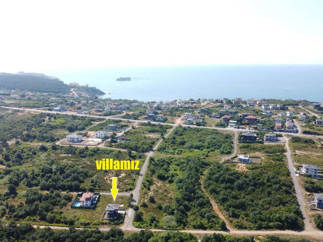 BEYKOZ RIVADA SATILIK 400 M2 ARSA IÇINDE SIFIR TRIPLEKS VILLA