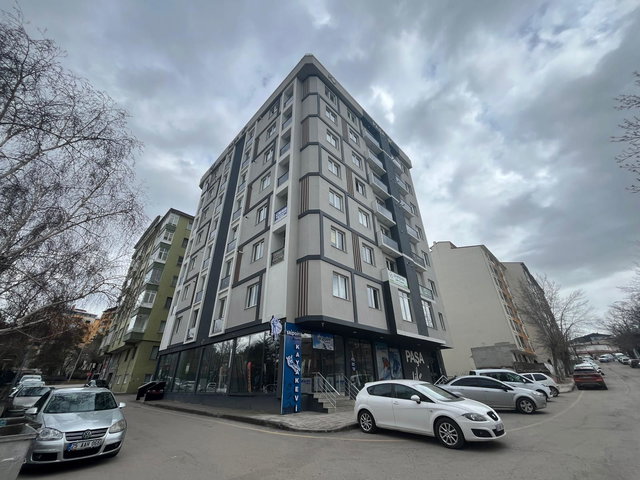 REMAX ARTIS'DEN ŞEHIR MERKEZINDE EŞYALI KIRALIK 1+1 DAIRE