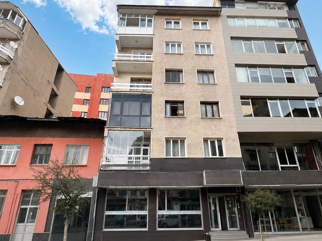 REMAX ARTIS'TEN SARAYBOSNA CADDESI'NDE SATILIK 3+1 DAIRE