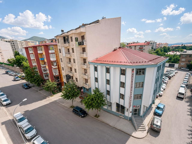 REMAX ARTIS'TEN SARAYBOSNA CADDESI'NDE SATILIK 3+1 DAIRE