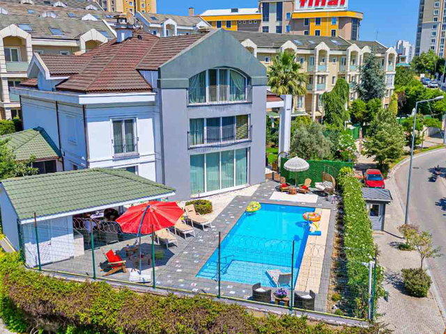 BAHÇEŞEHİR UPHİLL COURT’TA BENZERSİZ BİR MALİKANE