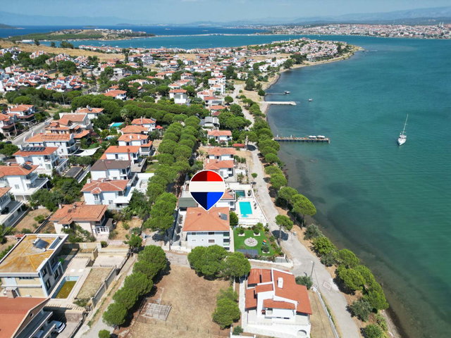 CUNDA ADASI'NDA DENİZE SIFIR, BAHÇELİ, MÜSTAKİL 4+2 SATILIK TRİPLEX VİLLA