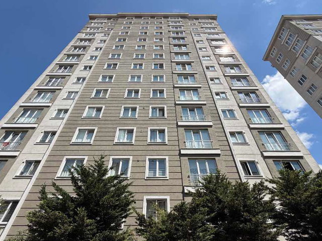 ÜMRANIYE ISTIKLAL MAHALLESI METROYA 5 DAKIKA SATILIK 2+1 DAIRE