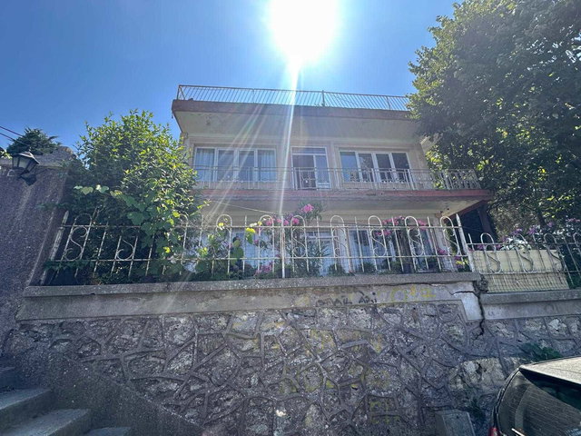 FULL BOĞAZ MANZARALI 866 M2 ARSA İÇERİSİNDE MUSTAKİ EV