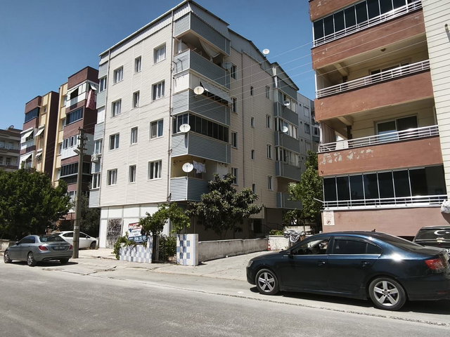 İZMİR ALİAĞA ATATÜRK MAH. ISTER OTURMALIK ISTER YATIRIMLIK ARA KAT DAİRE