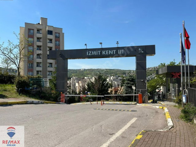 REMAX'DEN İZMİT KENT 3. ETAPTA 1+1 EŞYALI DAİRE