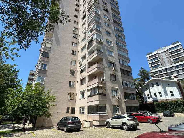 KADIKÖY GÖZTEPE DE , 3+1 | 135 M² , BALKONLU  KREDİYE UYGUN ,GENİŞ FERAH DAİRE.