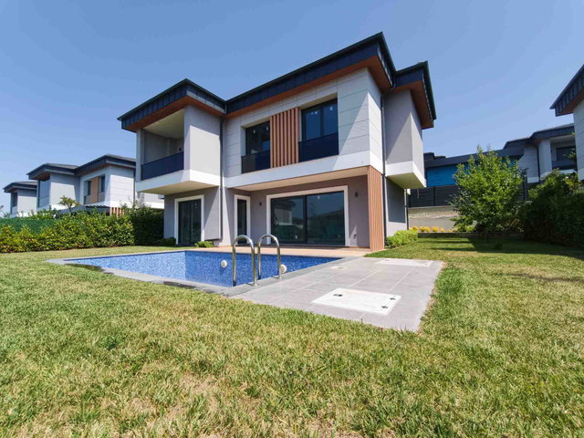 SELİMPAŞA MERKEZDE IN COUNTRY 1’DE SIFIR 4+1 VİLLA | 250 M² | YERDEN ISITMA | DOĞU-GÜNEY CEPHE