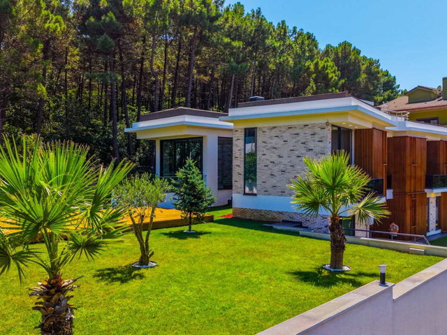ÇEKMEKÖY MERKEZ MAH SIFIR ULTRA LÜKS HAVUZLU MÜSTAKIL 7+2 SATILIK VİLLA
