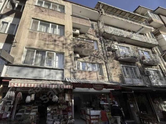 İZMİT’TE 3. KAT 2+1 | 120 M² NET | BALKONLU | DOĞALGAZ KOMBİLİ | EŞYASIZ KİRALIK DAİRE