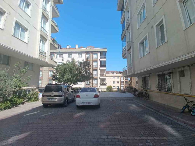 BEYLİKDÜZÜ KAVAKLI 2+1 SATILIK ARAKAT DAİRE