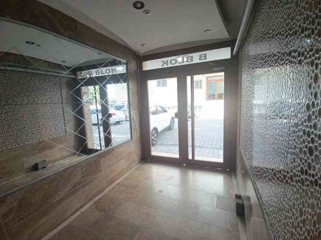 BEYLİKDÜZÜ KAVAKLI 2+1 SATILIK ARAKAT DAİRE