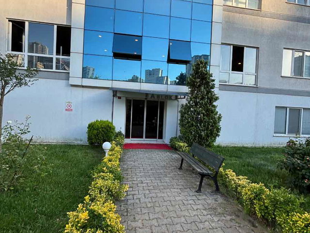 NEZİH TOWERS'TA KAPALI MUTFAK MASRAFSIZ KİRALIK 2+1 DAİRE