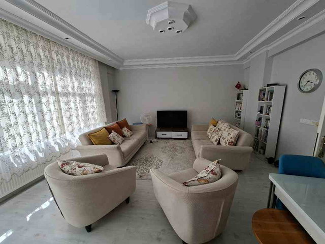 RE/MAX HAKAN'DAN İLKADIM MERKEZİ KONUMDA 3+1  SATILIK DAİRE