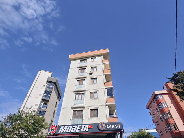 PENDİK BAHÇELİEVLER MAHALLESI SATILIK GENİŞ BAKIMLI 100M2 3+1 DAİRE