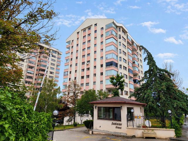 ÇANKAYA YILDIZ ŞAHİNLER SİTESİNDE YENİLENMİŞ 3+1 LÜKS DAİRE