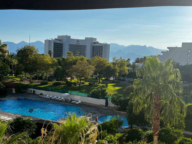 ANTALYA LIDERKENT 1'DE DENIZ MANZARALI,EŞYALI SATILIK 3+1 DAIRE