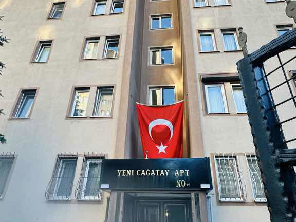 BEYLİKDÜZÜ BARIŞ MAHALLESİ YENİÇAĞ APARTMANNDA